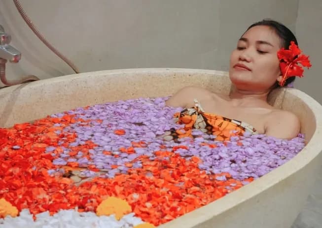 120 Minute Body Rejuvenation Massage Scrub Milk Mask and Flower Bath In Ubud